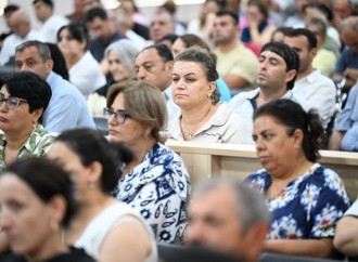 Ermənistan silahlı qüvvələrinin hücumları nəticəsində doğmaları itkin düşmüş, yaralanmış, mina qurbanı olmuş, əsirlikdə işgəncələrə məruz qalmış şəxslər məhkəmədə ifadə veriblə