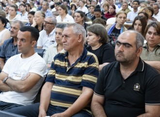 Ermənistan silahlı qüvvələrinin hücumları nəticəsində doğmaları itkin düşmüş, yaralanmış, mina qurbanı olmuş, əsirlikdə işgəncələrə məruz qalmış şəxslər məhkəmədə ifadə veriblə