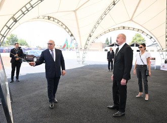 Prezident İlham Əliyev və Birinci xanım Mehriban Əliyeva Gəncədə bazalt məhsullarının istehsalı müəssisəsinin təməlqoyma mərasimində iştirak ediblər