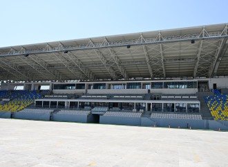 Prezident İlham Əliyev və Birinci xanım Mehriban Əliyeva Gəncə şəhər stadionunda tikinti işlərinin gedişi ilə tanış olublar