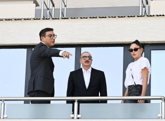 Prezident İlham Əliyev və Birinci xanım Mehriban Əliyeva Gəncə şəhər stadionunda tikinti işlərinin gedişi ilə tanış olublar