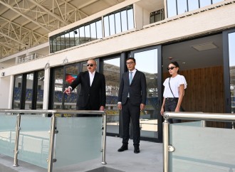 Prezident İlham Əliyev və Birinci xanım Mehriban Əliyeva Gəncə şəhər stadionunda tikinti işlərinin gedişi ilə tanış olublar