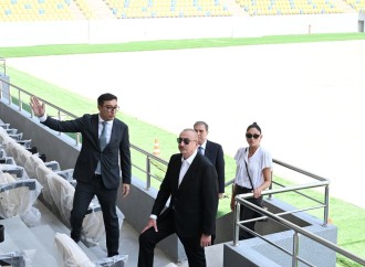 Prezident İlham Əliyev və Birinci xanım Mehriban Əliyeva Gəncə şəhər stadionunda tikinti işlərinin gedişi ilə tanış olublar