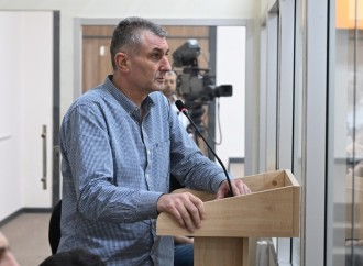 Ermənistan silahlı qüvvələrinin Xocalıya, Laçına, Kəlbəcərə, Qubadlıya hücumları nəticəsində məcburi köçkün düşmüş, yaralanmış, doğmaları öldürülmüş şəxslər məhkəmədə ifadə veriblər