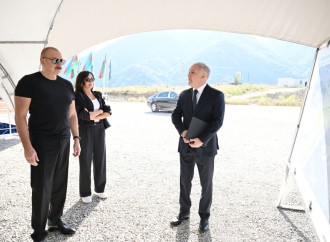 Prezidenti İlham Əliyev və Birinci xanım Mehriban Əliyeva Kəlbəcər şəhərində 4-cü yaşayış kompleksinin təməlqoyma mərasimində iştirak ediblər