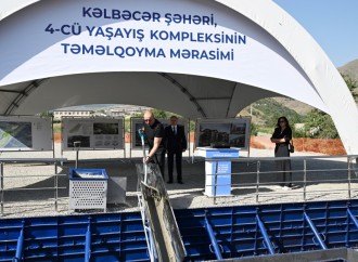 Prezidenti İlham Əliyev və Birinci xanım Mehriban Əliyeva Kəlbəcər şəhərində 4-cü yaşayış kompleksinin təməlqoyma mərasimində iştirak ediblər