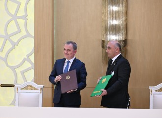 Prezident İlham Əliyev, Qurbanqulu Berdiməhəmmədov və Şavkat Mirziyoyevin iştirakı ilə sənədlərin imzalanması mərasimi olub