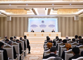 Türkmənbaşı şəhərində Prezident İlham Əliyev, Qurbanqulu Berdiməhəmmədov və Şavkat Mirziyoyev yüksəksəviyyəli görüşün yekunlarına dair mətbuata birgə bəyanatla çıxış ediblər
