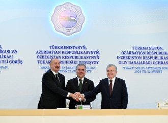 Türkmənbaşı şəhərində Prezident İlham Əliyev, Qurbanqulu Berdiməhəmmədov və Şavkat Mirziyoyev yüksəksəviyyəli görüşün yekunlarına dair mətbuata birgə bəyanatla çıxış ediblər