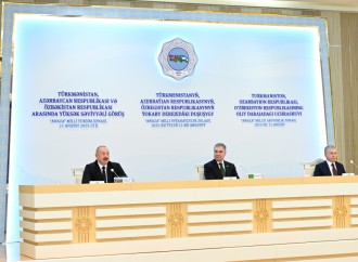 Türkmənbaşı şəhərində Prezident İlham Əliyev, Qurbanqulu Berdiməhəmmədov və Şavkat Mirziyoyev yüksəksəviyyəli görüşün yekunlarına dair mətbuata birgə bəyanatla çıxış ediblər