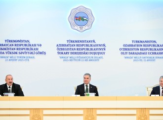 Türkmənbaşı şəhərində Prezident İlham Əliyev, Qurbanqulu Berdiməhəmmədov və Şavkat Mirziyoyev yüksəksəviyyəli görüşün yekunlarına dair mətbuata birgə bəyanatla çıxış ediblər