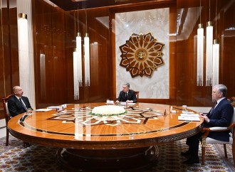 Türkmənbaşı şəhərində Prezident İlham Əliyev, Qurbanqulu Berdiməhəmmədov və Şavkat Mirziyoyev arasında yüksəksəviyyəli görüş keçirilib