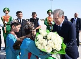 Özbəkistan Prezidenti Türkmənistana gəlib