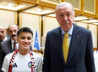 Rəcəb Tayyib Ərdoğan Azərbaycan millisinin futbolçuları ilə görüşüb