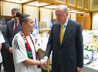 Rəcəb Tayyib Ərdoğan Azərbaycan millisinin futbolçuları ilə görüşüb
