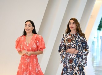 Heydər Əliyev Fondunun vitse-prezidenti Leyla Əliyeva və Arzu Əliyeva Çin dili kurslarının iştirakçılarına sertifikatlar təqdim ediblər