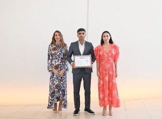 Heydər Əliyev Fondunun vitse-prezidenti Leyla Əliyeva və Arzu Əliyeva Çin dili kurslarının iştirakçılarına sertifikatlar təqdim ediblər