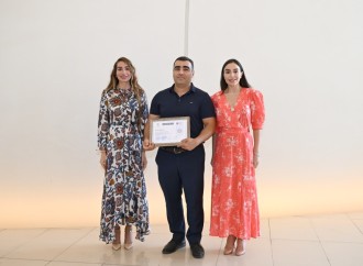 Heydər Əliyev Fondunun vitse-prezidenti Leyla Əliyeva və Arzu Əliyeva Çin dili kurslarının iştirakçılarına sertifikatlar təqdim ediblər