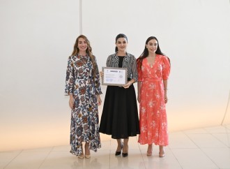 Heydər Əliyev Fondunun vitse-prezidenti Leyla Əliyeva və Arzu Əliyeva Çin dili kurslarının iştirakçılarına sertifikatlar təqdim ediblər
