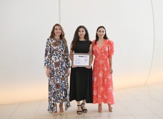 Heydər Əliyev Fondunun vitse-prezidenti Leyla Əliyeva və Arzu Əliyeva Çin dili kurslarının iştirakçılarına sertifikatlar təqdim ediblər