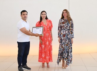 Heydər Əliyev Fondunun vitse-prezidenti Leyla Əliyeva və Arzu Əliyeva Çin dili kurslarının iştirakçılarına sertifikatlar təqdim ediblər