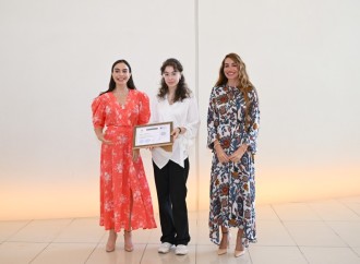 Heydər Əliyev Fondunun vitse-prezidenti Leyla Əliyeva və Arzu Əliyeva Çin dili kurslarının iştirakçılarına sertifikatlar təqdim ediblər