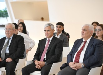 Heydər Əliyev Fondunun vitse-prezidenti Leyla Əliyeva və Arzu Əliyeva Çin dili kurslarının iştirakçılarına sertifikatlar təqdim ediblər