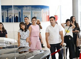Heydər Əliyev Fondunun vitse-prezidenti Leyla Əliyeva və Arzu Əliyeva Çin dili kurslarının iştirakçılarına sertifikatlar təqdim ediblər