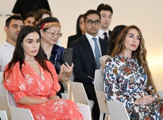 Heydər Əliyev Fondunun vitse-prezidenti Leyla Əliyeva və Arzu Əliyeva Çin dili kurslarının iştirakçılarına sertifikatlar təqdim ediblər