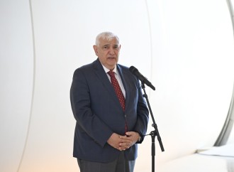 Heydər Əliyev Fondunun vitse-prezidenti Leyla Əliyeva və Arzu Əliyeva Çin dili kurslarının iştirakçılarına sertifikatlar təqdim ediblər