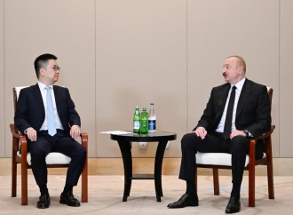 Prezident İlham Əliyev Tiencində "Sichian Sunsync Photovoltaic Technology Co" şirkətinin təsisçisi və sədri ilə görüşüb