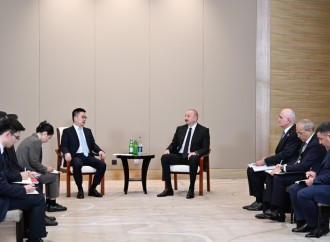 Prezident İlham Əliyev Tiencində "Sichian Sunsync Photovoltaic Technology Co" şirkətinin təsisçisi və sədri ilə görüşüb