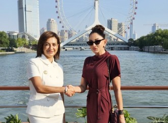 Birinci xanım Mehriban Əliyeva “ŞƏT plyus” formatında görüşə qatılan dövlət və hökumət başçılarının xanımları ilə birlikdə gəmi gəzintisində iştirak edib