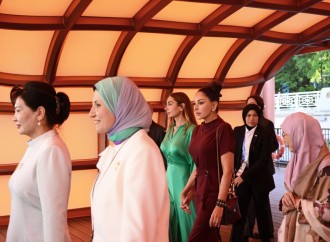 Birinci xanım Mehriban Əliyeva “ŞƏT plyus” formatında görüşə qatılan dövlət və hökumət başçılarının xanımları ilə birlikdə gəmi gəzintisində iştirak edib