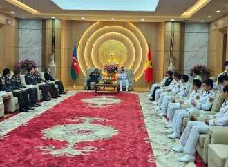 Müdafiə naziri Vyetnam HDQ Komandanlığında olub