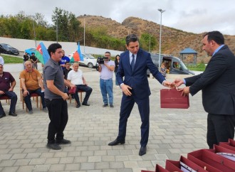 Xocalının Xanyurdu kəndinə çatan ailələrə evlərin açarları təqdim edilib