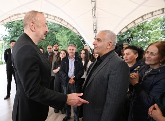 Prezident İlham Əliyev Qırmızı Bazar, Hadrut qəsəbələrinin və Sos kəndinin sakinləri ilə görüşüb