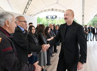 Prezident İlham Əliyev Qırmızı Bazar, Hadrut qəsəbələrinin və Sos kəndinin sakinləri ilə görüşüb