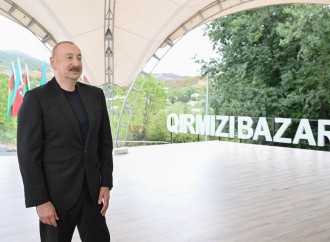 Prezident İlham Əliyev Qırmızı Bazar, Hadrut qəsəbələrinin və Sos kəndinin sakinləri ilə görüşüb