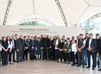 Prezident İlham Əliyev Qırmızı Bazar, Hadrut qəsəbələrinin və Sos kəndinin sakinləri ilə görüşüb