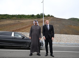 Azərbaycan və Birləşmiş Ərəb Əmirliklərinin prezidentləri Şuşa rayonunun Daşaltı kəndinin fonunda şəkil çəkdiriblər