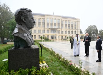 Azərbaycan və Birləşmiş Ərəb Əmirliklərinin Prezidentləri Şuşada Azərbaycanın tanınmış şəxsiyyətlərinin güllələnmiş heykəllərinə baxıblar
