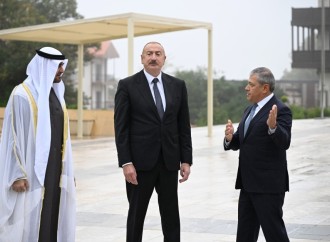 Azərbaycan və Birləşmiş Ərəb Əmirliklərinin Prezidentləri Şuşada Azərbaycanın tanınmış şəxsiyyətlərinin güllələnmiş heykəllərinə baxıblar