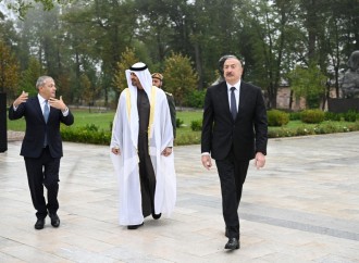 Azərbaycan və Birləşmiş Ərəb Əmirliklərinin Prezidentləri Şuşada Azərbaycanın tanınmış şəxsiyyətlərinin güllələnmiş heykəllərinə baxıblar