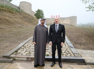 Azərbaycanın və Birləşmiş Ərəb Əmirliklərinin Prezidentləri Şuşa qalasının önündə foto çəkdiriblər