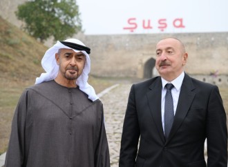 Azərbaycanın və Birləşmiş Ərəb Əmirliklərinin Prezidentləri Şuşa qalasının önündə foto çəkdiriblər