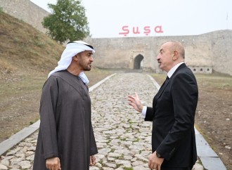 Azərbaycanın və Birləşmiş Ərəb Əmirliklərinin Prezidentləri Şuşa qalasının önündə foto çəkdiriblər