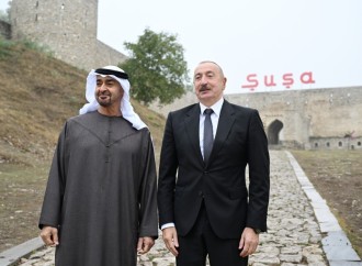 Azərbaycanın və Birləşmiş Ərəb Əmirliklərinin Prezidentləri Şuşa qalasının önündə foto çəkdiriblər