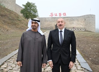 Azərbaycanın və Birləşmiş Ərəb Əmirliklərinin Prezidentləri Şuşa qalasının önündə foto çəkdiriblər