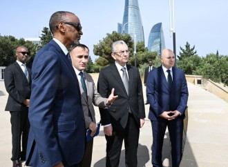 Ruanda Prezidenti Pol Kaqame Bakıda şəhidlərin xatirəsini anıb